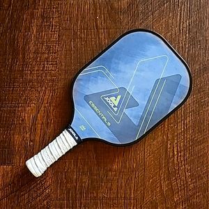 Pickleball paddle
